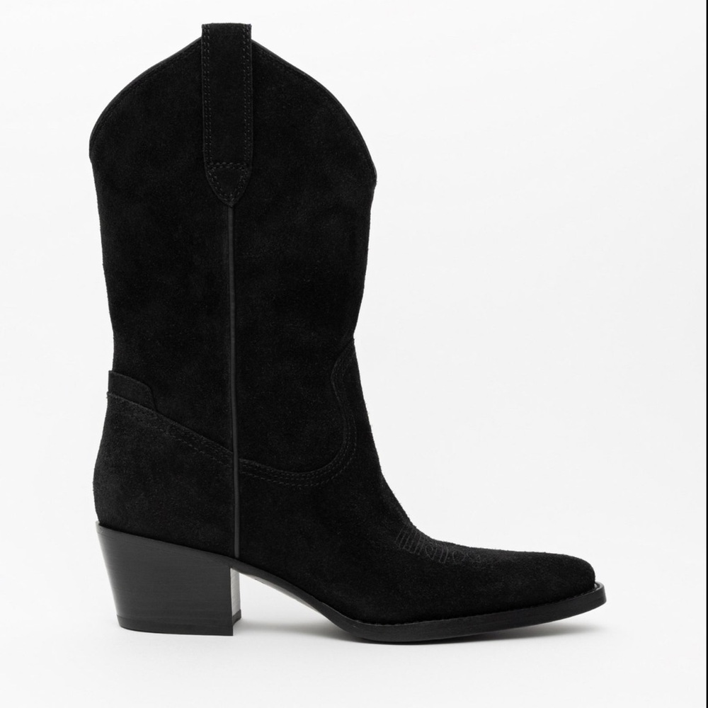 New in Box Oncept Black Suede Winslow Boots